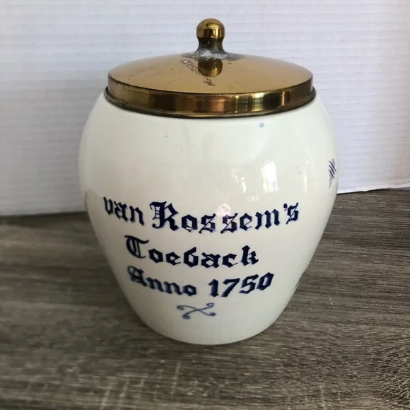 Classic Blue and White Ceramic Jar with Gold Lid - Picture 4 of 16